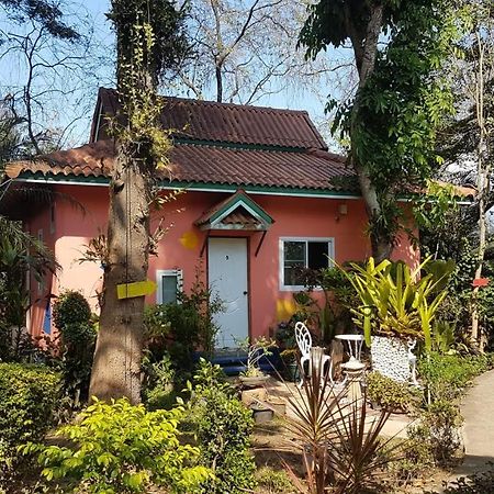 Riverside Ban Cho Lae Exterior photo